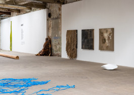  mtrl, Ausstellungsansicht, 2021, Werkschauhalle, Baumwollspinnerei, Leipzig