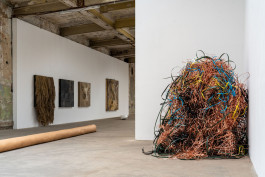  mtrl, Ausstellungsansicht, 2021, Werkschauhalle, Baumwollspinnerei, Leipzig