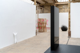  mtrl, Ausstellungsansicht, 2021, Werkschauhalle, Baumwollspinnerei, Leipzig