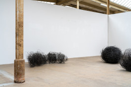  mtrl, Ausstellungsansicht, 2021, Werkschauhalle, Baumwollspinnerei, Leipzig