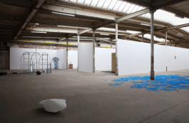  mtrl, Ausstellungsansicht, 2021, Werkschauhalle, Baumwollspinnerei, Leipzig